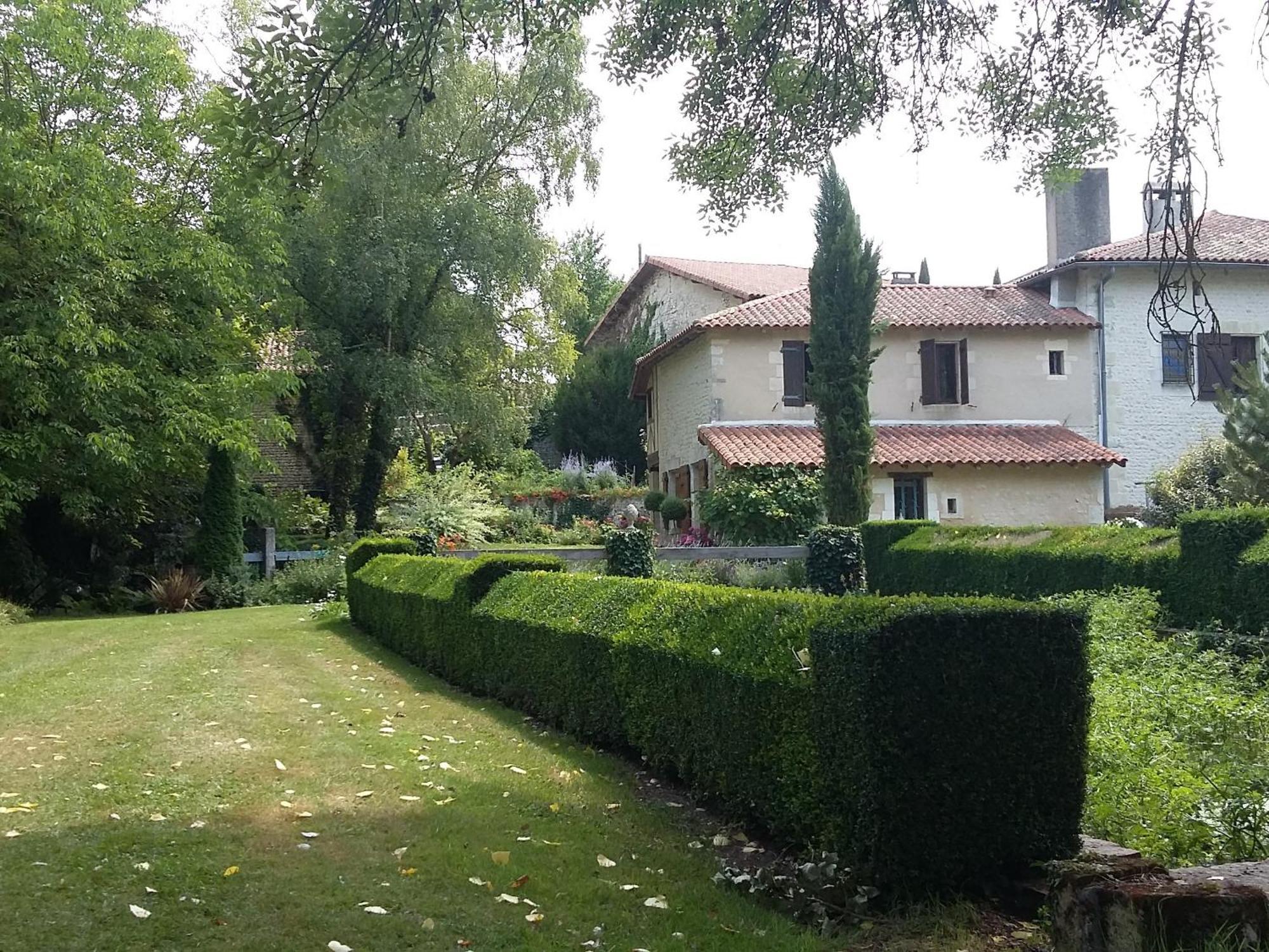 Moulin Rouhaud Hotel Montboyer Ngoại thất bức ảnh