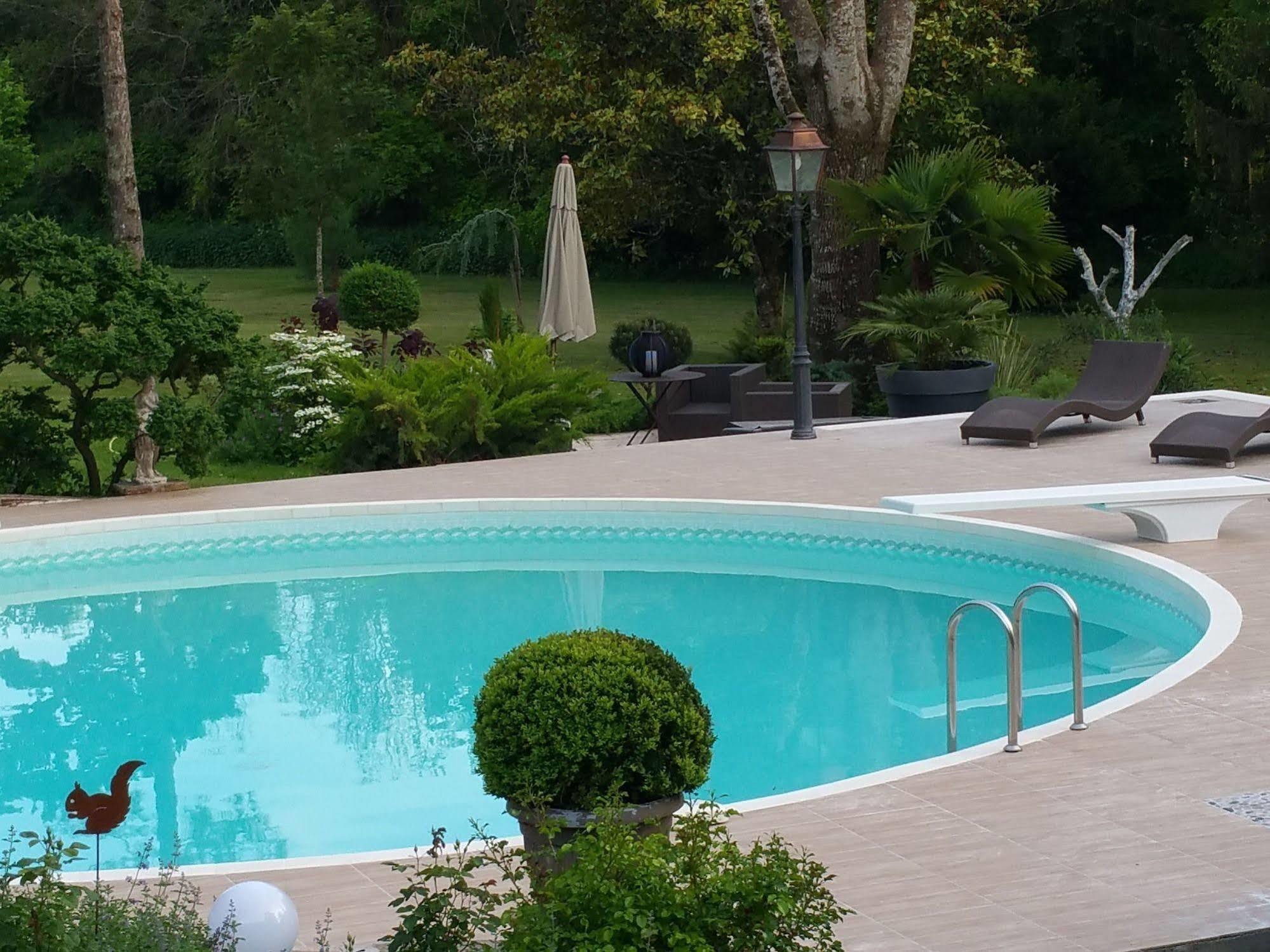 Moulin Rouhaud Hotel Montboyer Ngoại thất bức ảnh