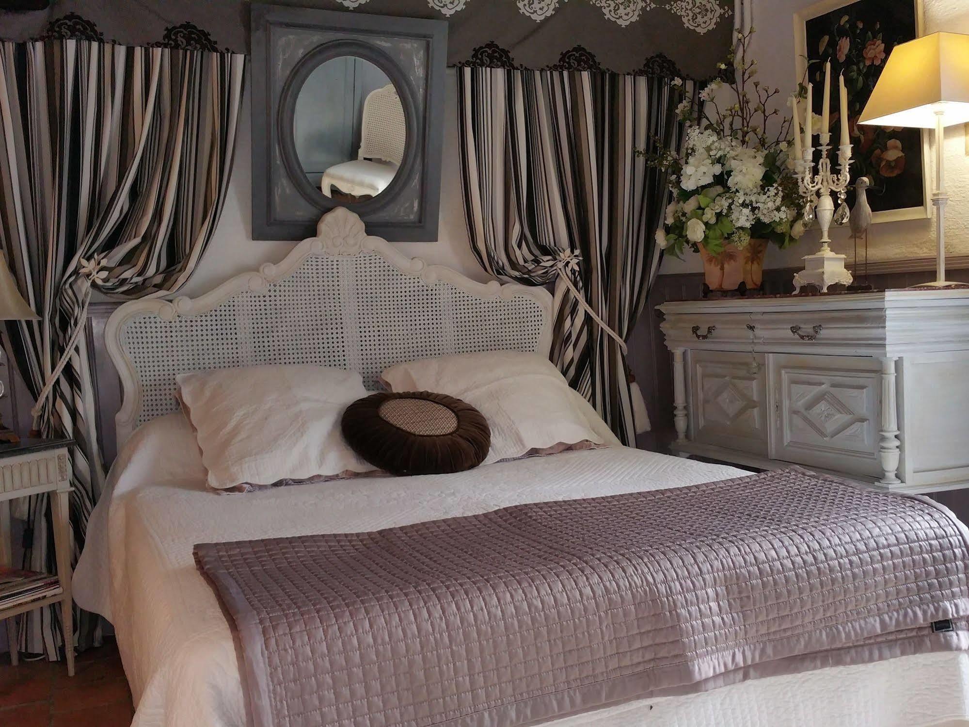 Moulin Rouhaud Hotel Montboyer Ngoại thất bức ảnh